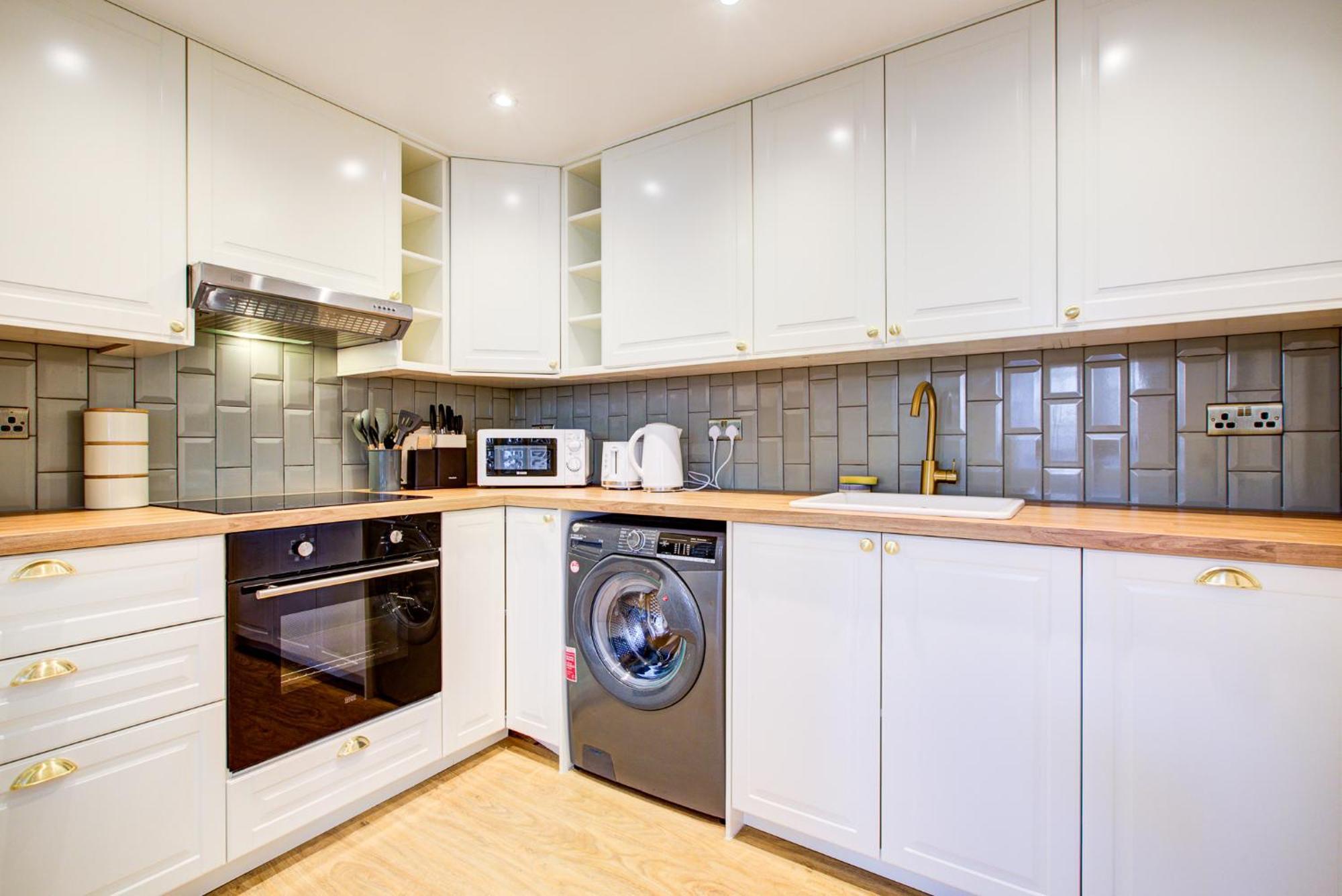 Apartment Contemporary 2-bedroom In Wanstead, *