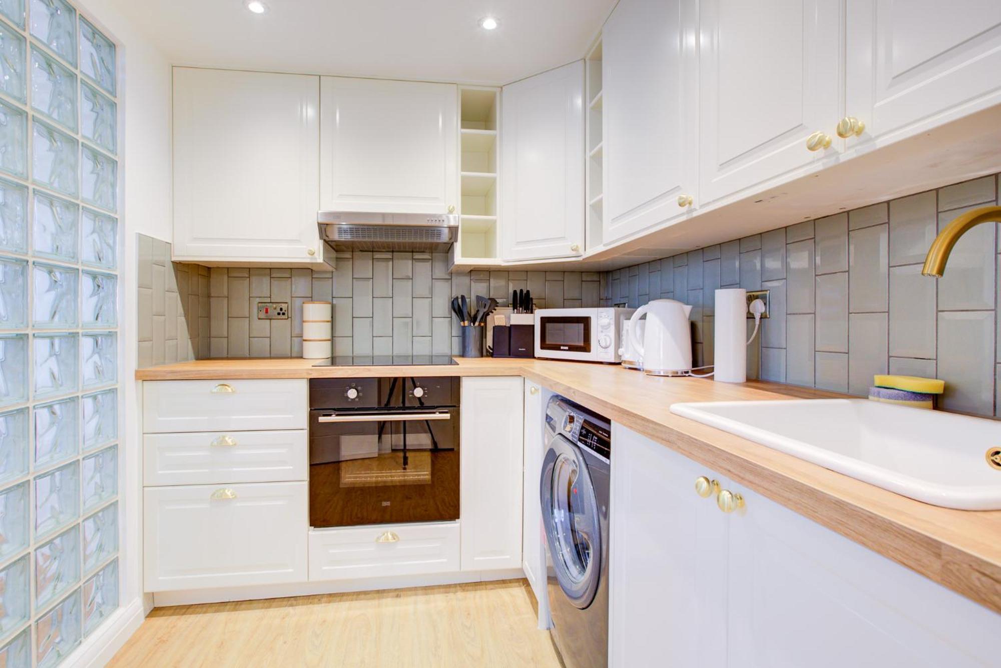 Contemporary 2-bedroom In Wanstead, * London