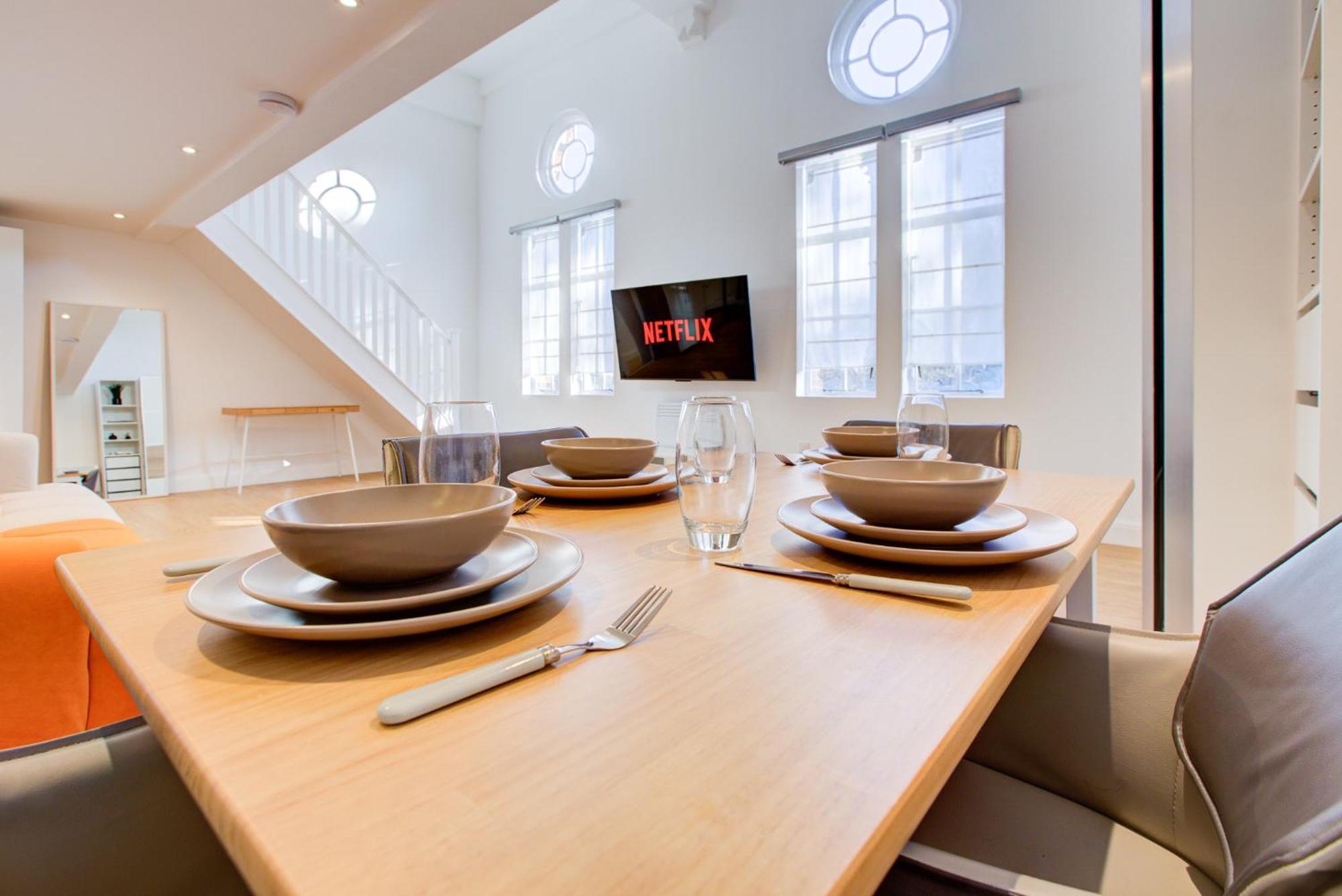 Contemporary 2-bedroom In Wanstead, Apartment