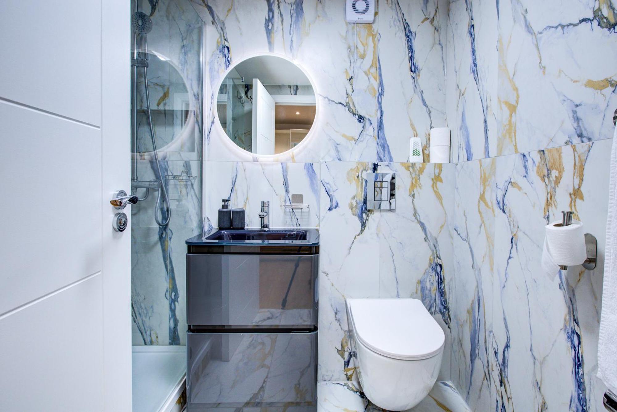 Apartment Contemporary 2-bedroom In Wanstead, *